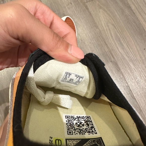 VANS 7.5 WOMENS BRAND NEW - Picture 3 of 7